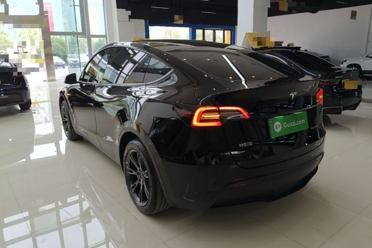 Tesla Model Y 2023 — 4