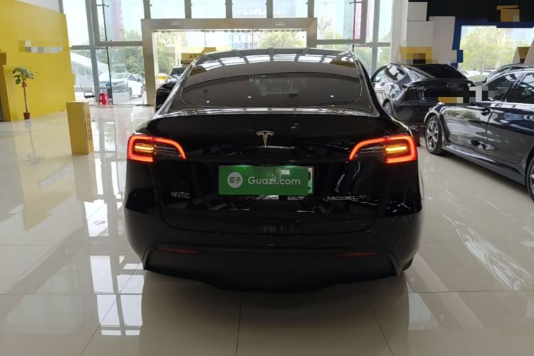 Tesla Model Y 2023 — 5
