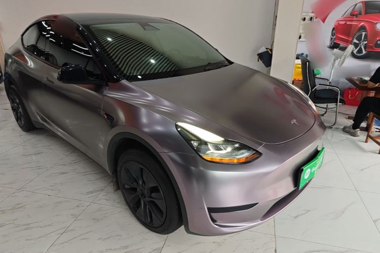 Tesla Model Y 2024 — 3