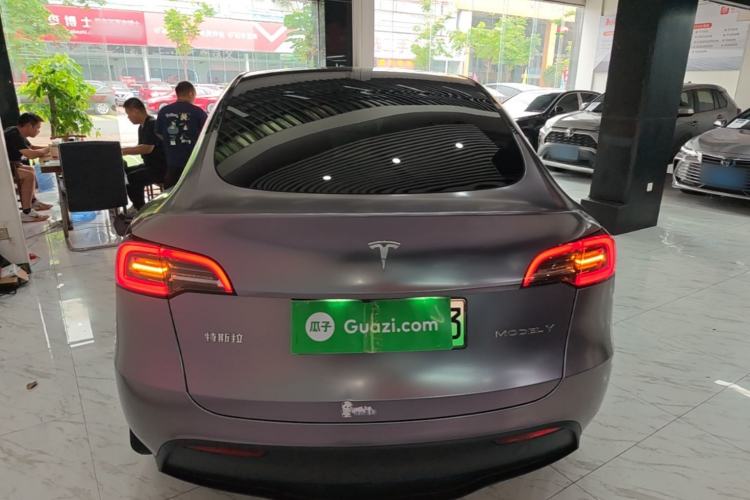 Tesla Model Y 2024 — 5