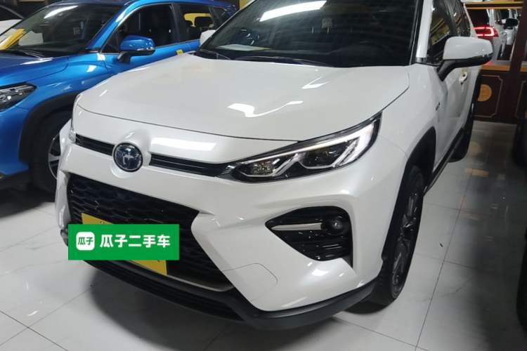 Toyota RAV4 2023 — фото 1
