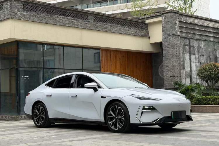 Geely Galaxy E8 2025 — 3