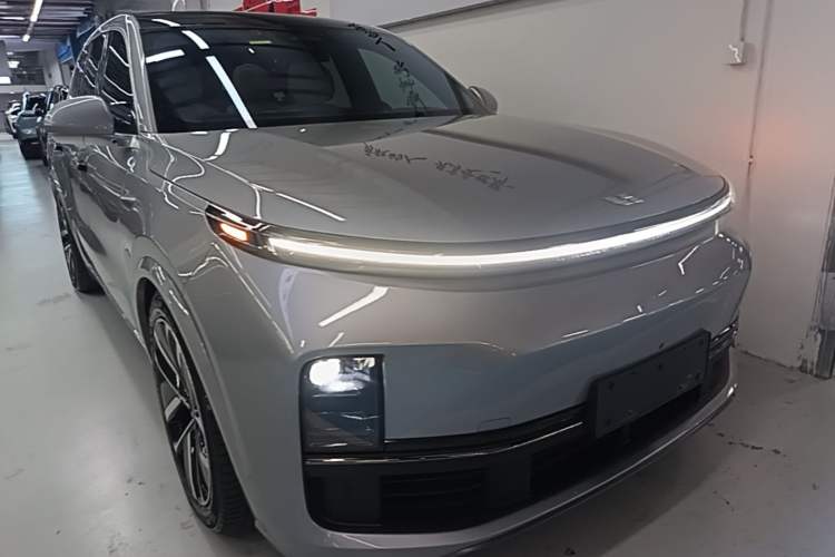 Li Auto L8 2023 — 3