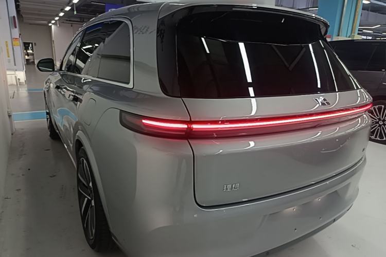 Li Auto L8 2023 — 4