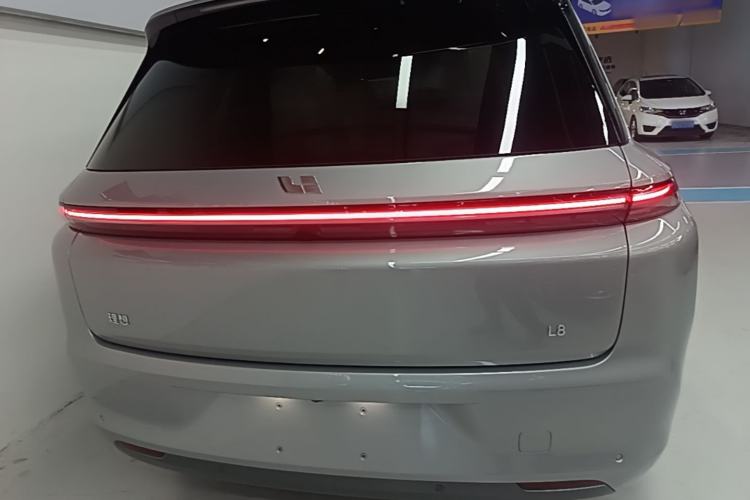 Li Auto L8 2023 — 5