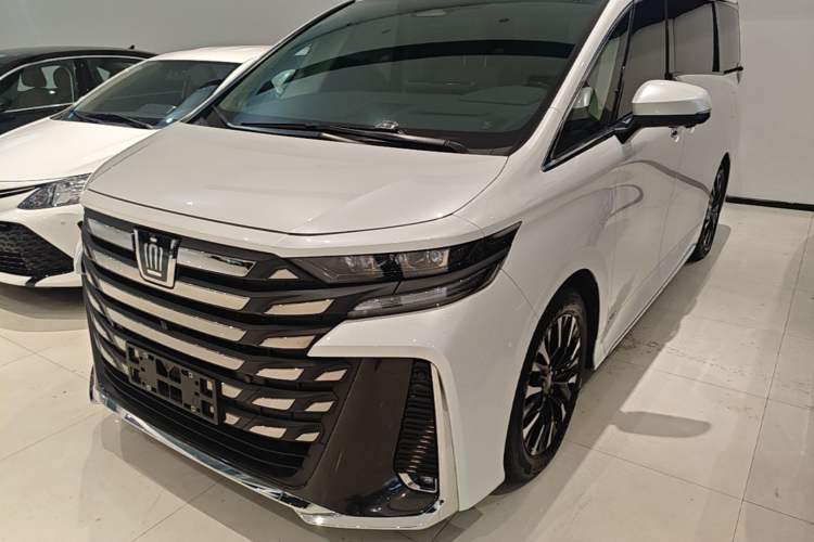 Toyota vellfire 2024 — фото 1