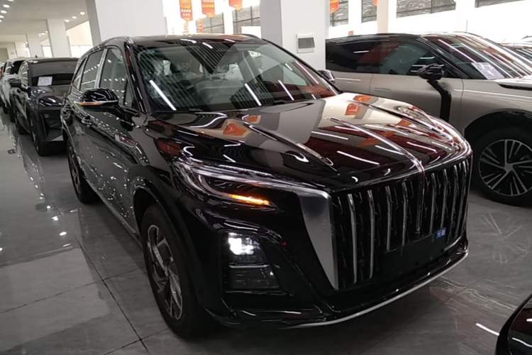 Hongqi HS3 2025 — 3