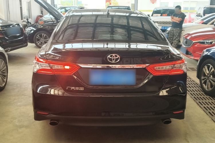 Toyota Camry 2021 — 5