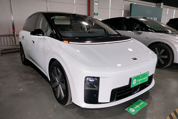 Li Auto i8 2025 — 3