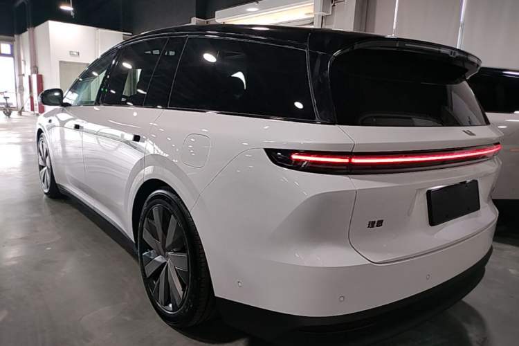 Li Auto i8 2025 — 4