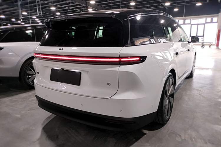 Li Auto i8 2025 — 5