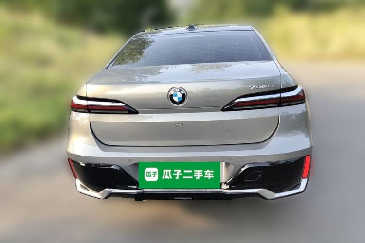 BMW 735Li 2023 — фото 5