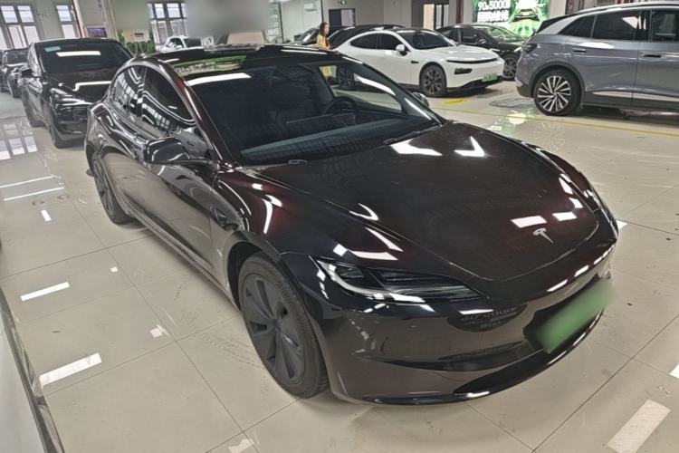 Tesla Model 3 2025 — 3