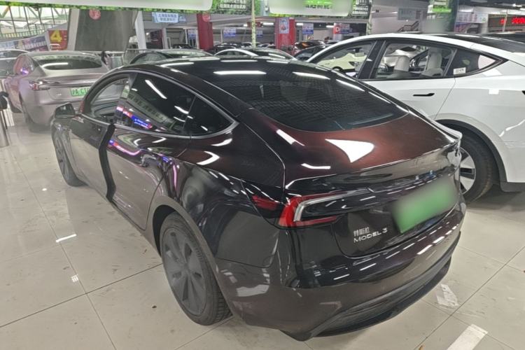 Tesla Model 3 2025 — 4