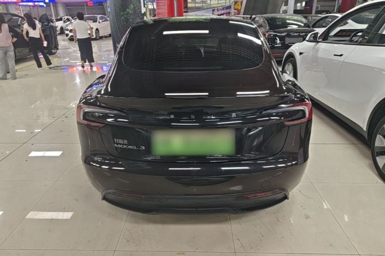 Tesla Model 3 2025 — 5