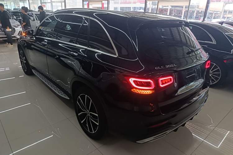 Mercedes-Benz GLC 260 L 2022 — фото 4
