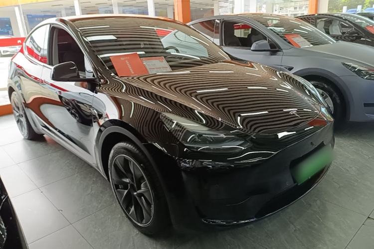 Tesla Model Y 2022 — 3