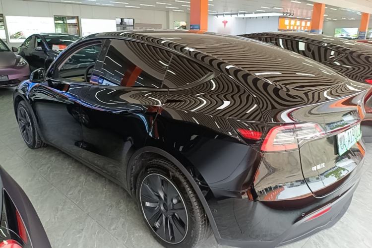 Tesla Model Y 2022 — 4