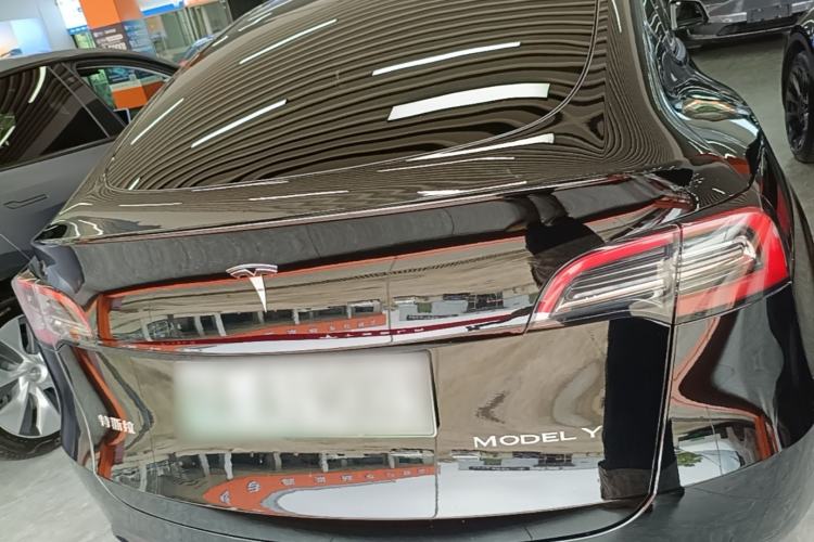 Tesla Model Y 2022 — 5