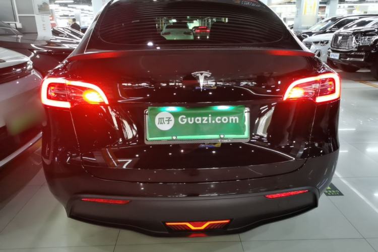 Tesla Model Y 2022 — 5