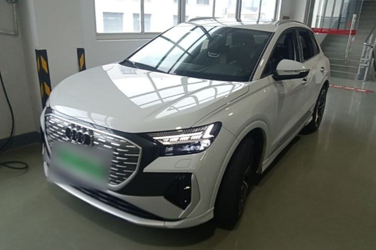 Audi q4 e tron 2023 — фото 1
