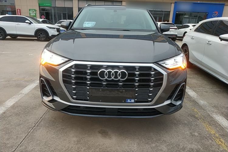 Audi Q3 2022 — 2