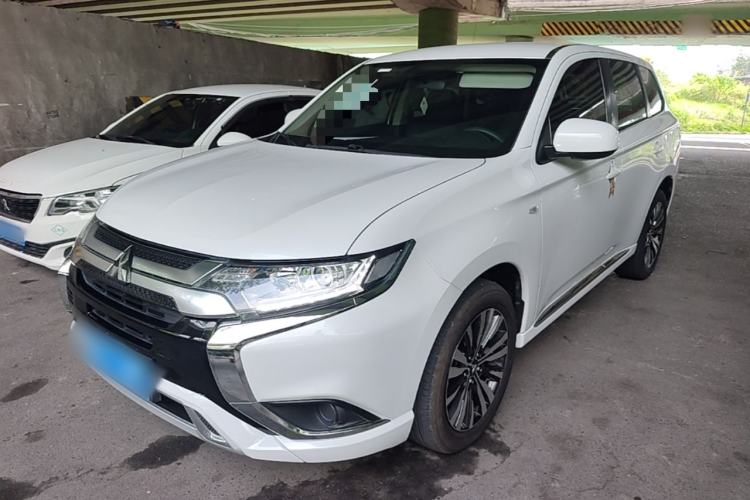 Mitsubishi Outlander 2021 — фото 1