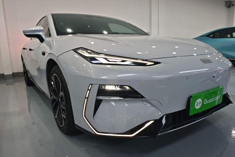 Geely Galaxy E8 2025 — 3