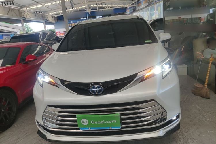 Toyota Sienna 2021 — 2