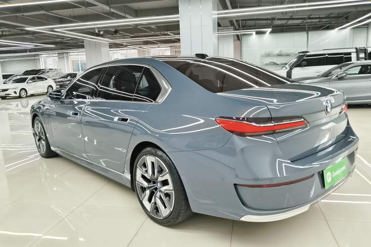 BMW i7 2023 — 4