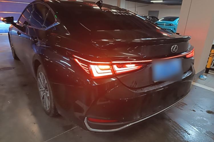 Lexus ES 200 2025 — 4