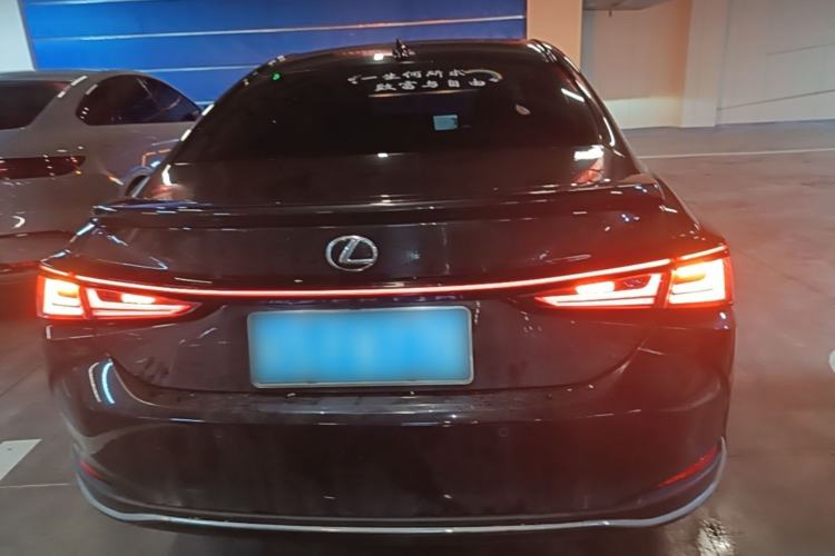 Lexus ES 200 2025 — 5
