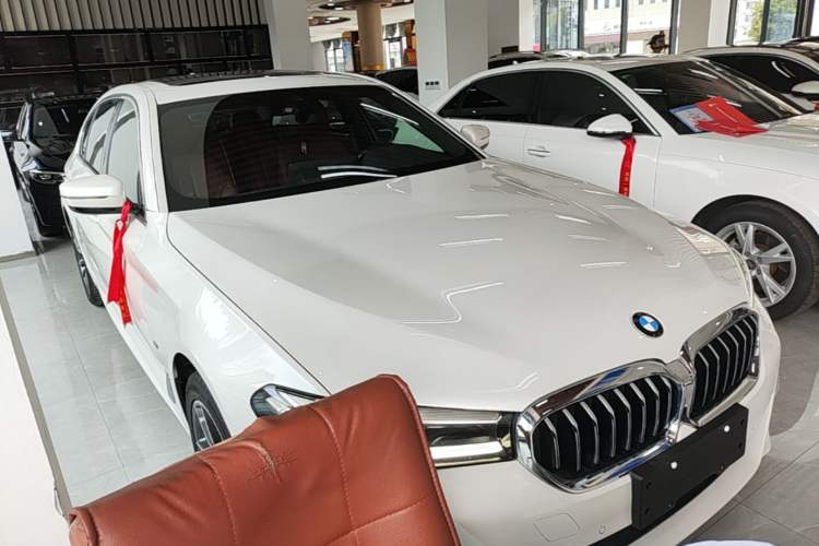 BMW 525Li 2022 — 3