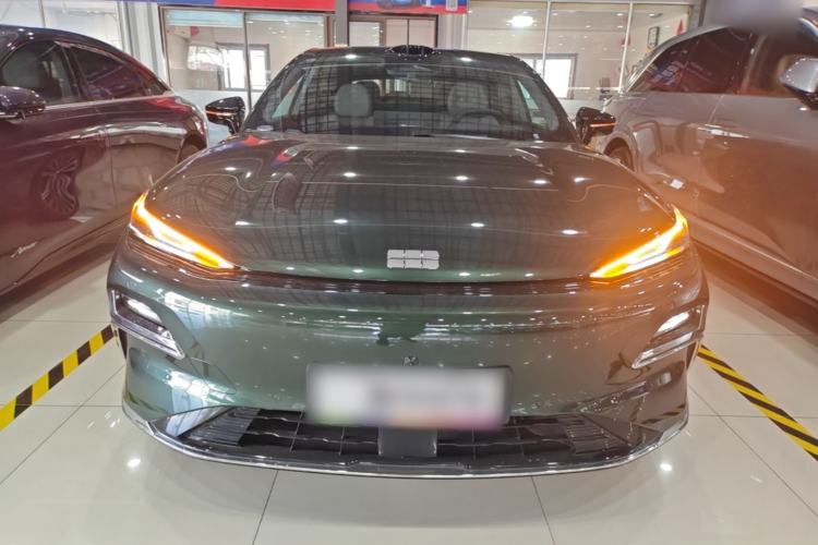Geely Galaxy 8 2025 — 2