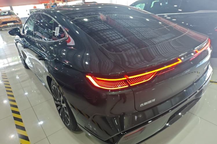 Geely Galaxy 8 2025 — 4