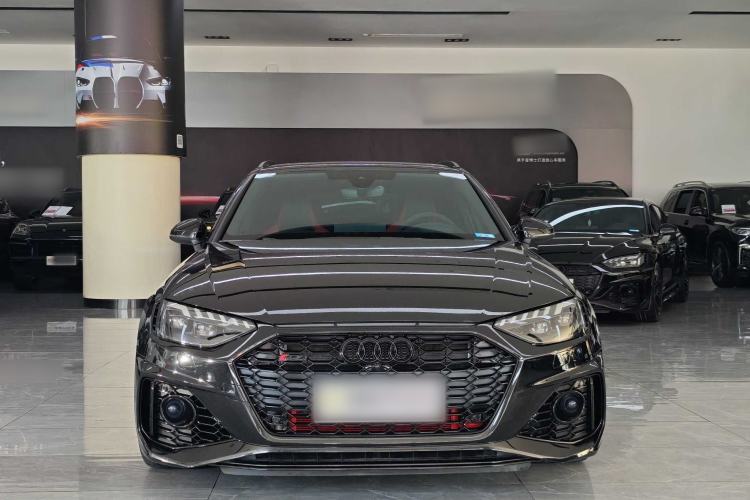 Audi RS4 2024 — 2