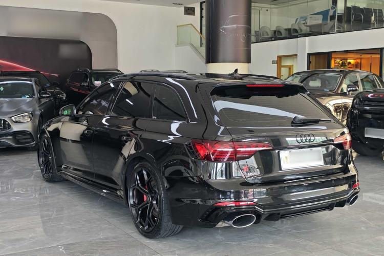 Audi RS4 2024 — 4