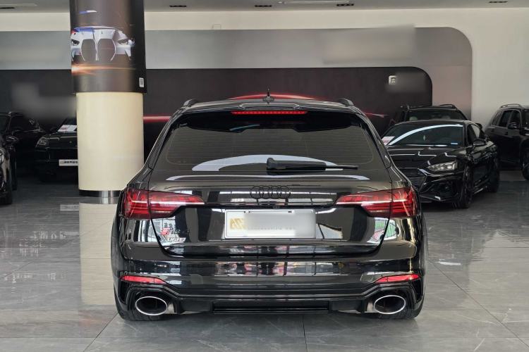 Audi RS4 2024 — 5
