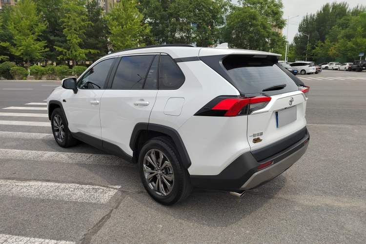 Toyota RAV4 2023 — 5