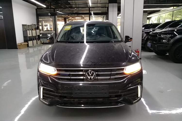 Volkswagen Tiguan L 2023 — фото 2