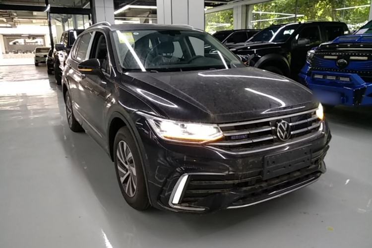 Volkswagen Tiguan L 2023 — фото 3