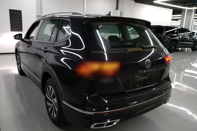 Volkswagen Tiguan L 2023 — фото 4