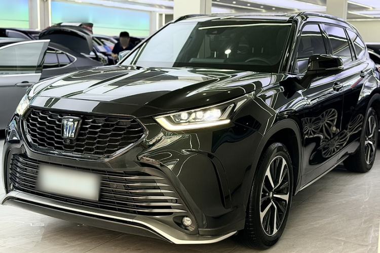 Toyota Highlander 2023 — фото 1