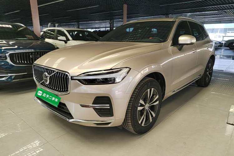 Volvo XC60 2025 — фото 1
