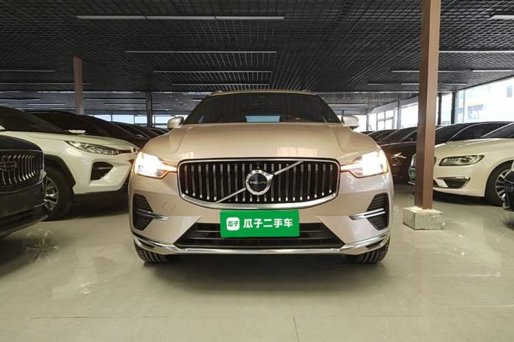 Volvo XC60 2025 — фото 2
