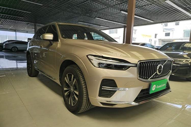 Volvo XC60 2025 — фото 3