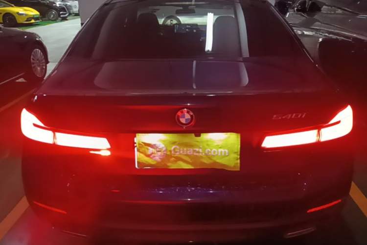 BMW 540i 2022 — 5