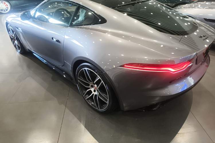 Jaguar F-TYPE 2021 — фото 4