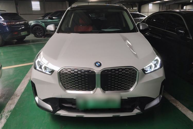 BMW iX1 2023 — 2