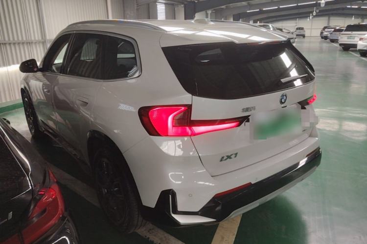 BMW iX1 2023 — 4